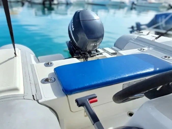 Detail of Yamaha 40hp engine rental without license Alghero