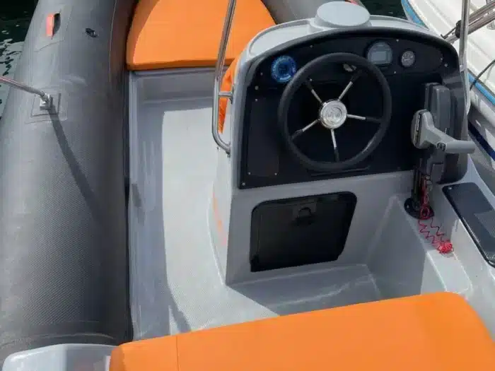 RIB rental Alghero interior