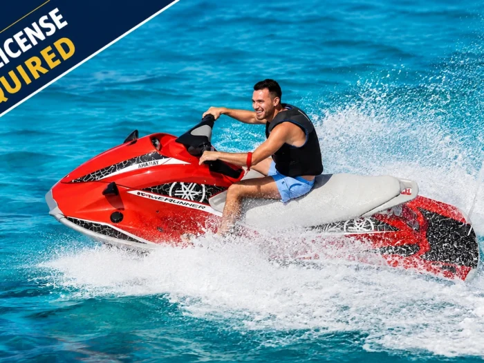 Yamaha WaveRunner in velocità durante un noleggio Jet Ski ad Alghero